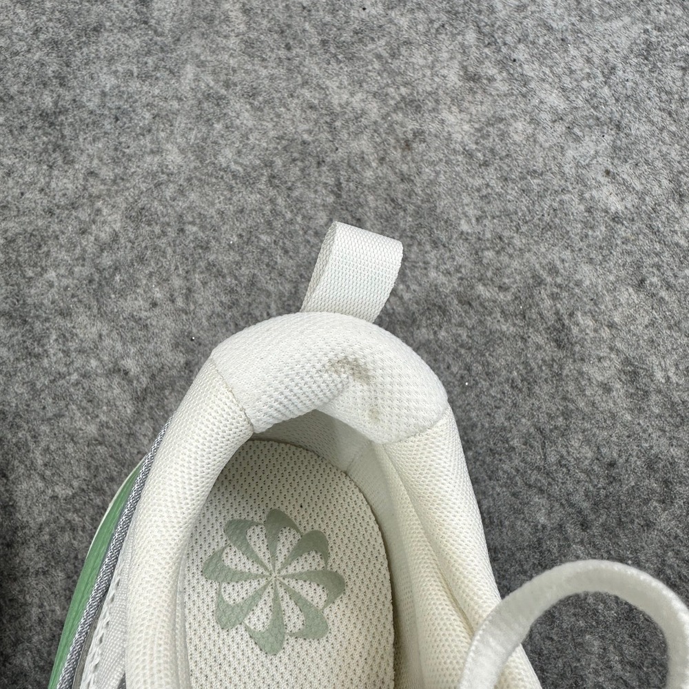 Nike Air Max Bliss Womens Size 9 Summit White Green DH5128-103 Lifestyle Sneaker - Picture 4 of 15